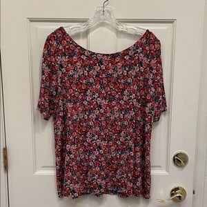 J.Jill pleat back tee red/blue floral size M